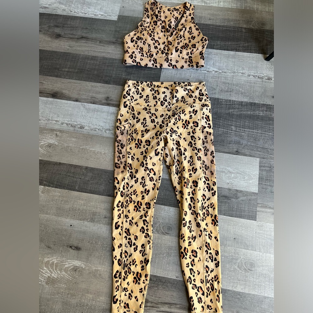 On the Go Powerhold Set Leopard Print Fabletics